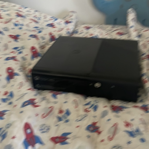 Exbox  360 good condition just selling because I got new console